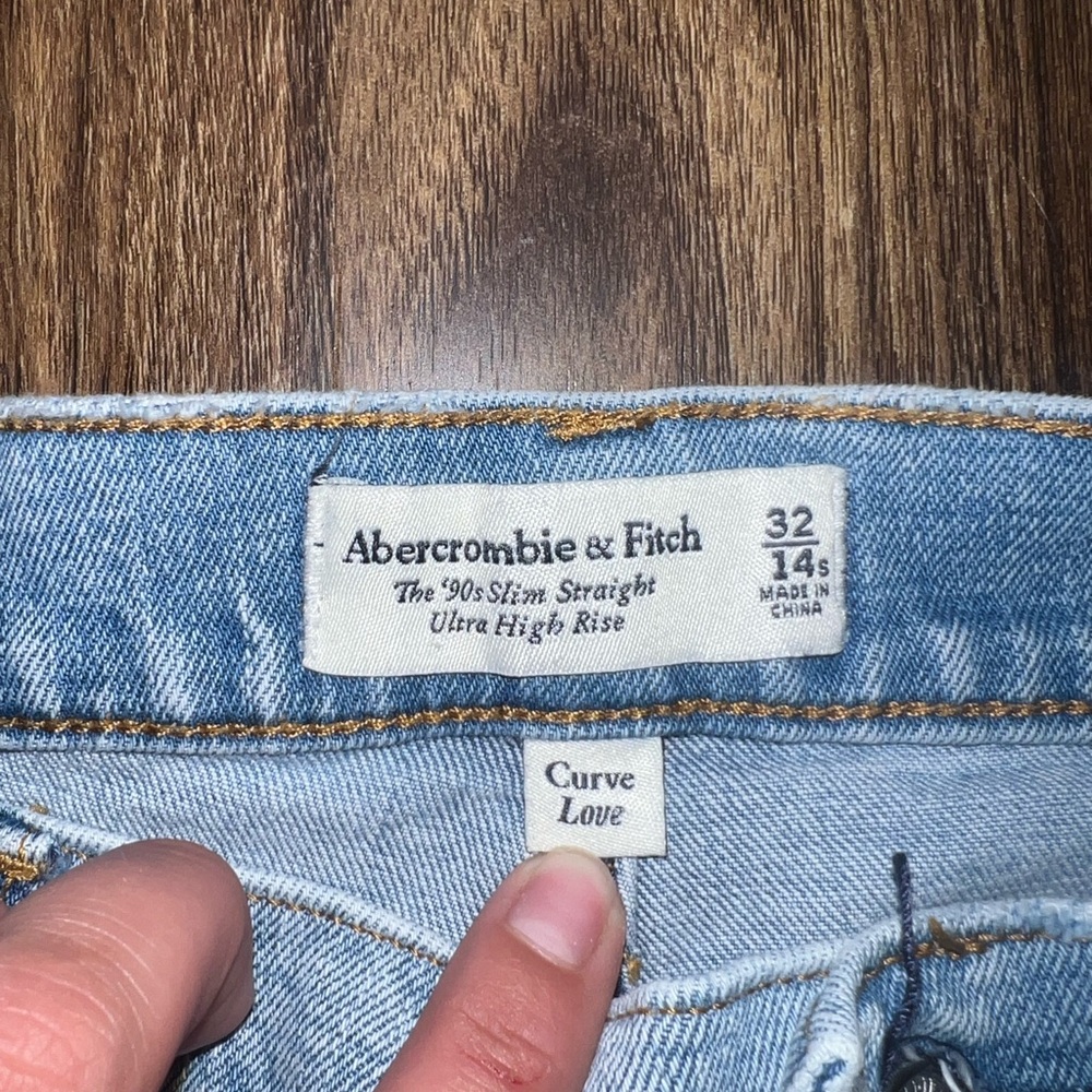 Abercrombie and Fitch 90s Slim Straight Ultra High Rise Curve Love